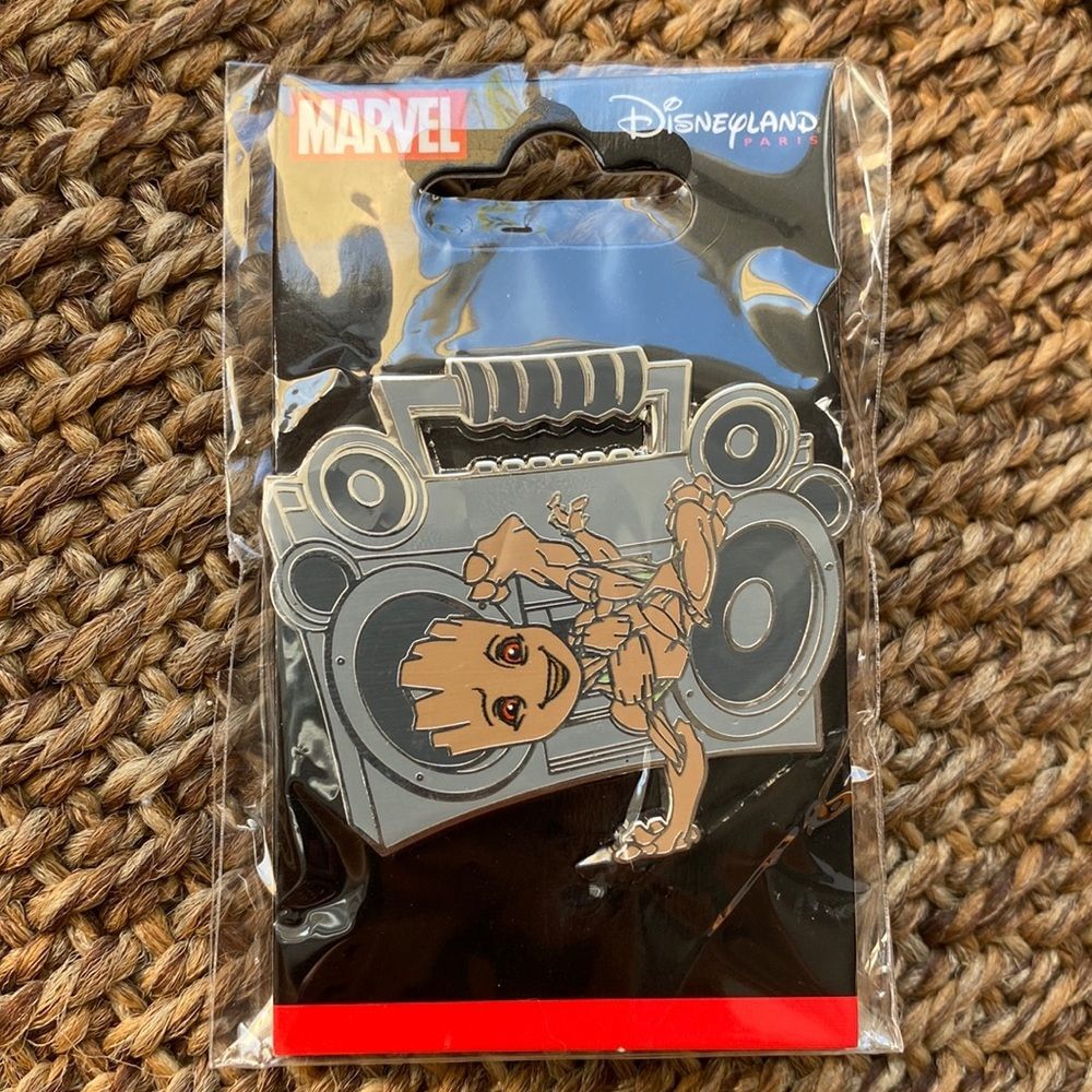 Groot dancing with mixtape Disneyland paris pin marvel